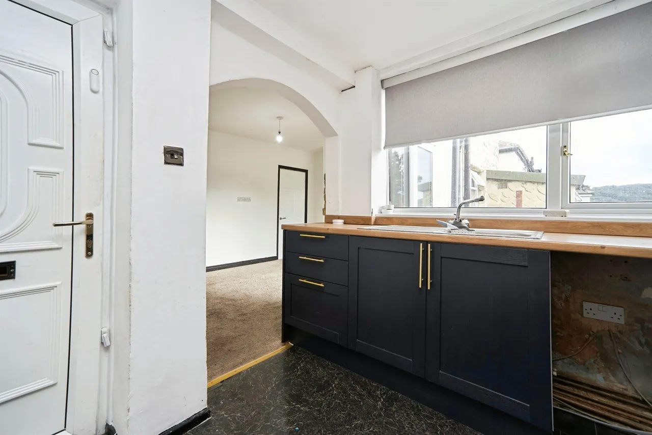 Grange Crescent, Riddlesden, Keighley, photo 8