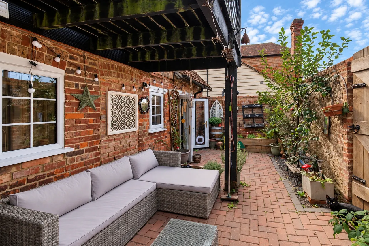 The Street, Mersham, TN25, photo 4