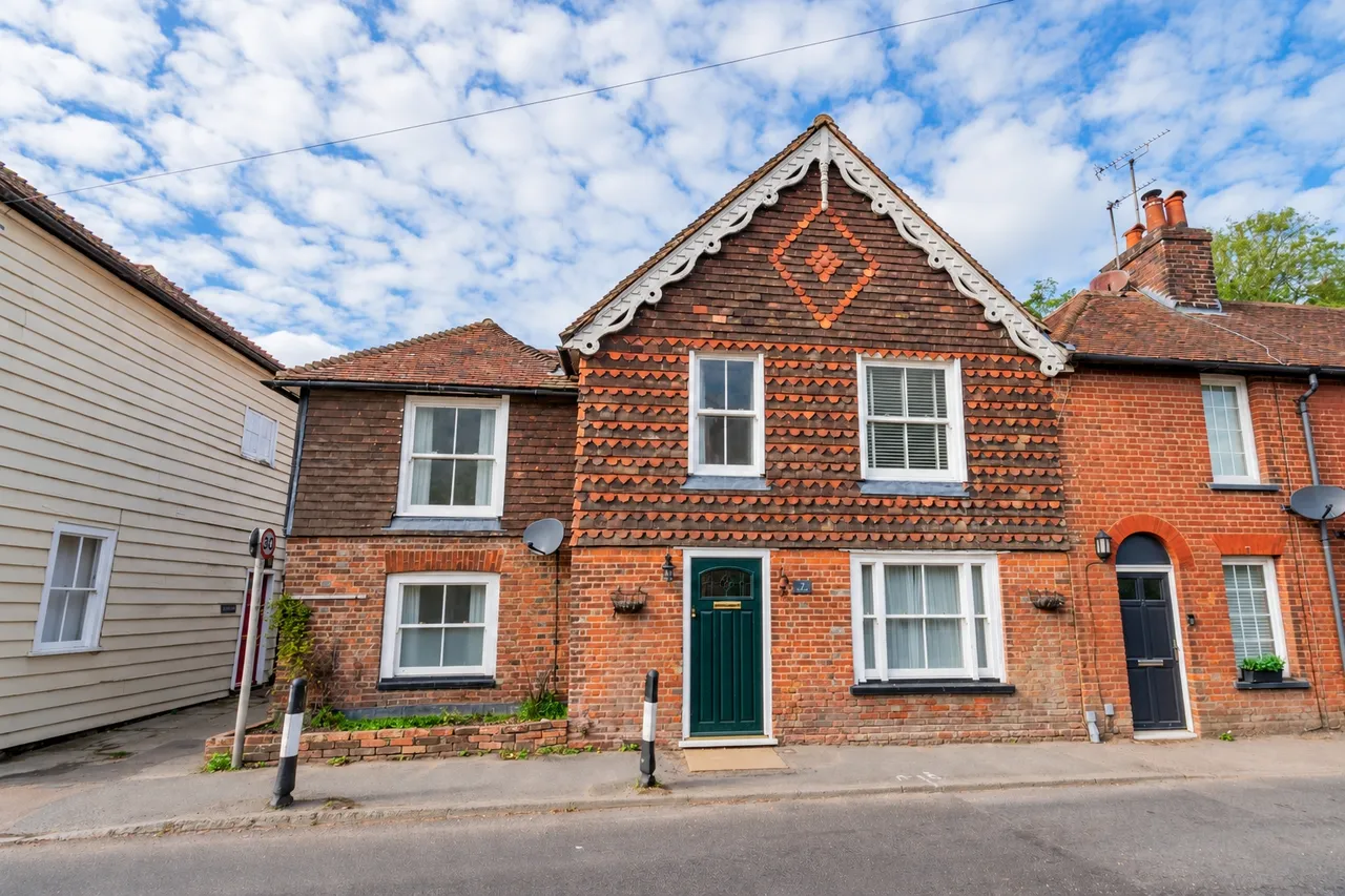 3 bed house for sale, The Street, Mersham, TN25