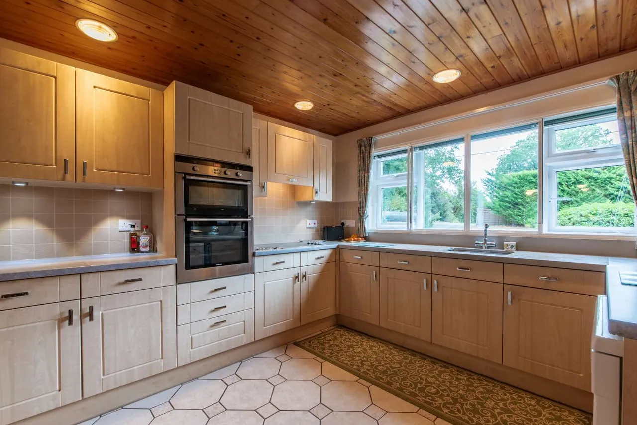 Long Lane, Hermitage, Thatcham, Berkshire, RG18 9QT, photo 9