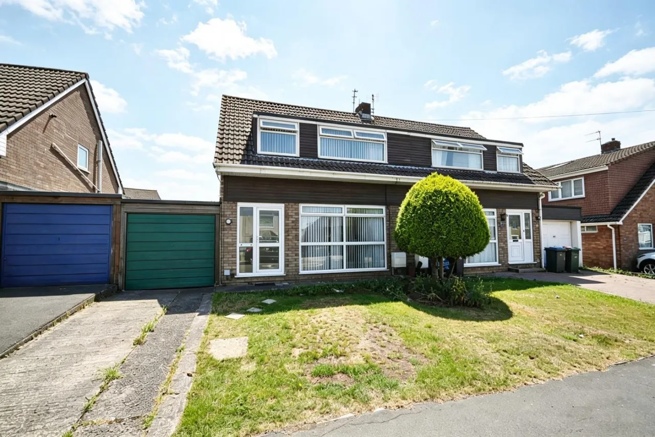 3 bed house for sale — Hengrove Lane, Bristol