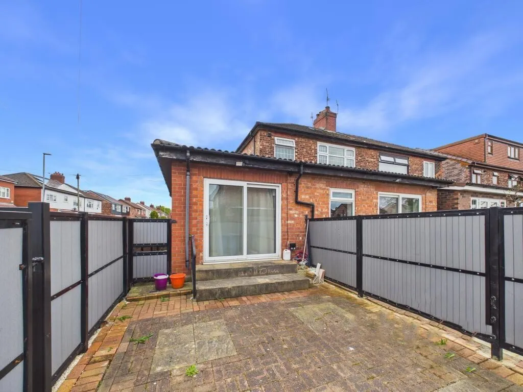 Corringham Road, Manchester, M19, photo 12