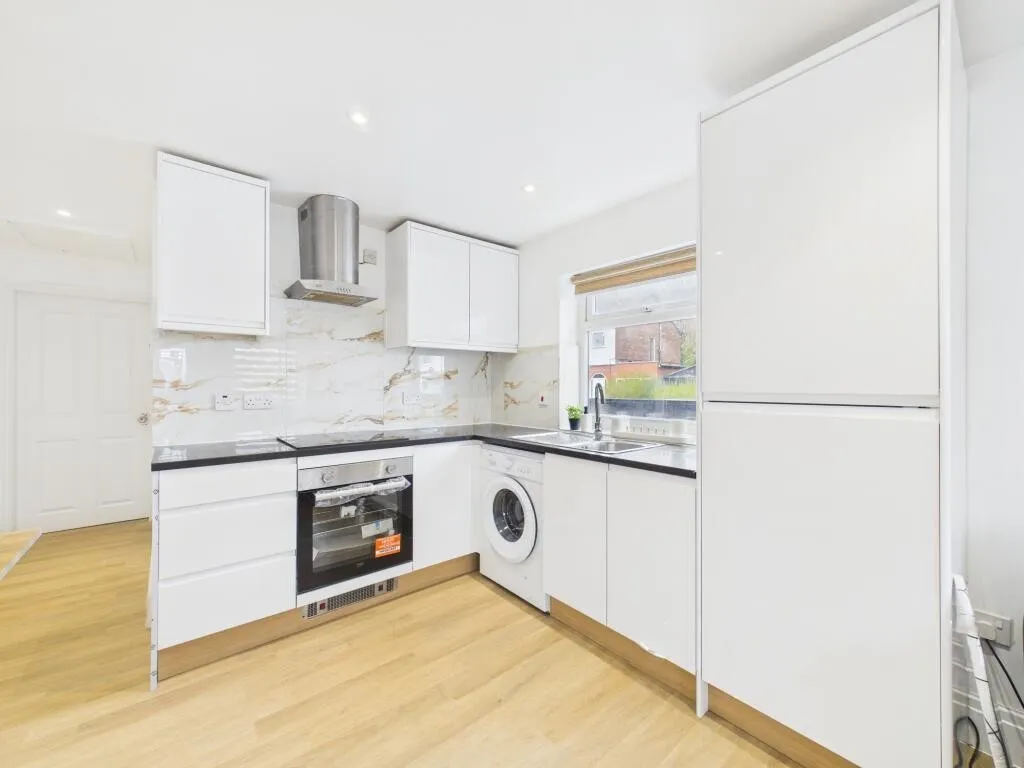 Corringham Road, Manchester, M19, photo 11