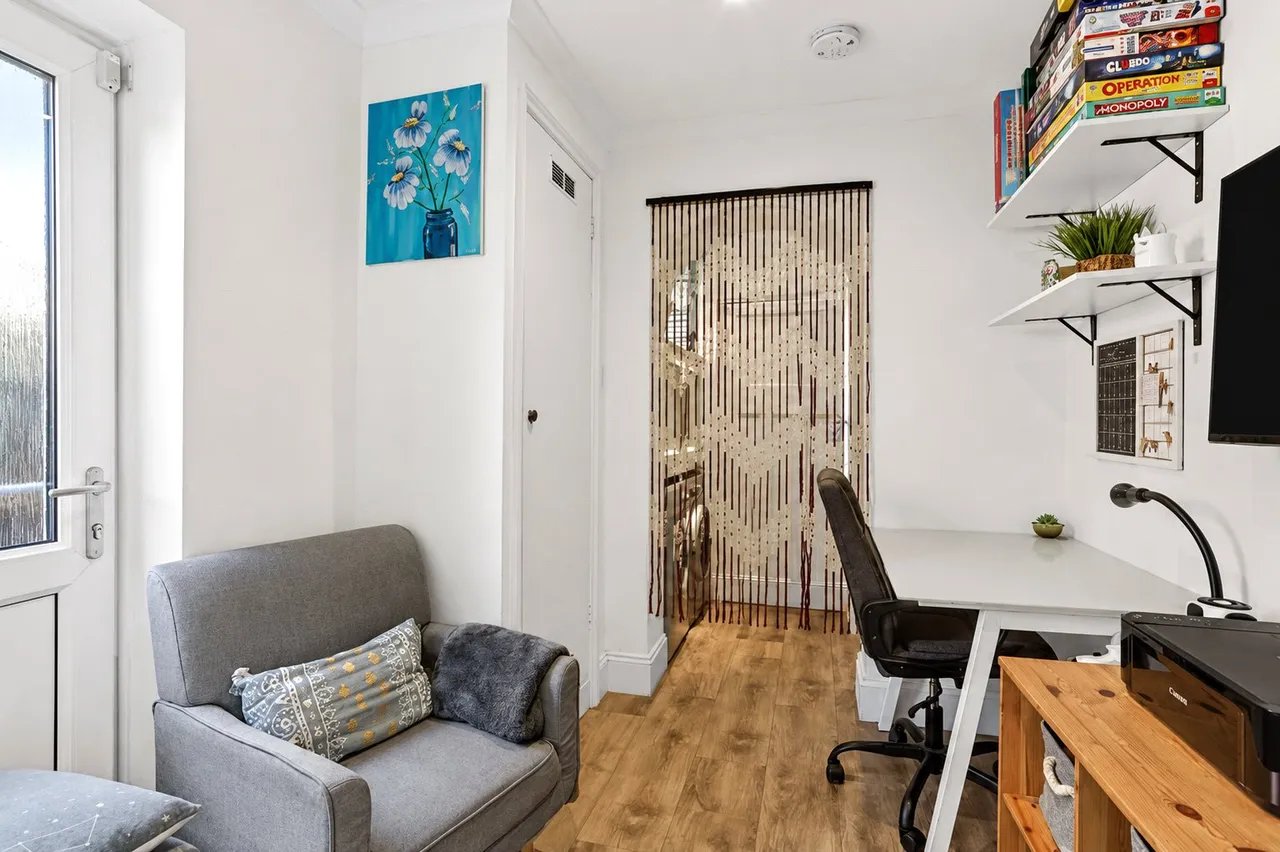 Ashenden Road, Guildford, GU2, photo 4