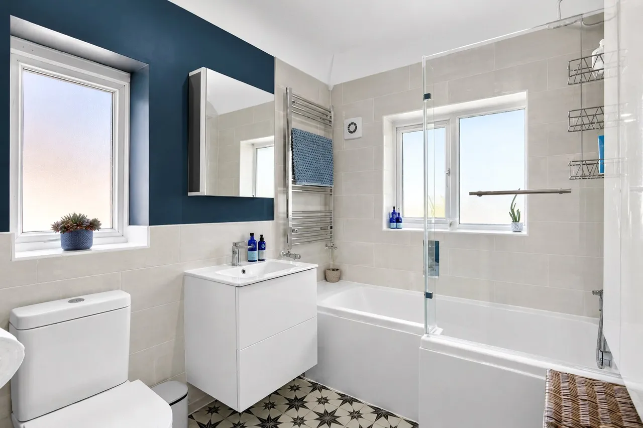 Ashenden Road, Guildford, GU2, photo 8