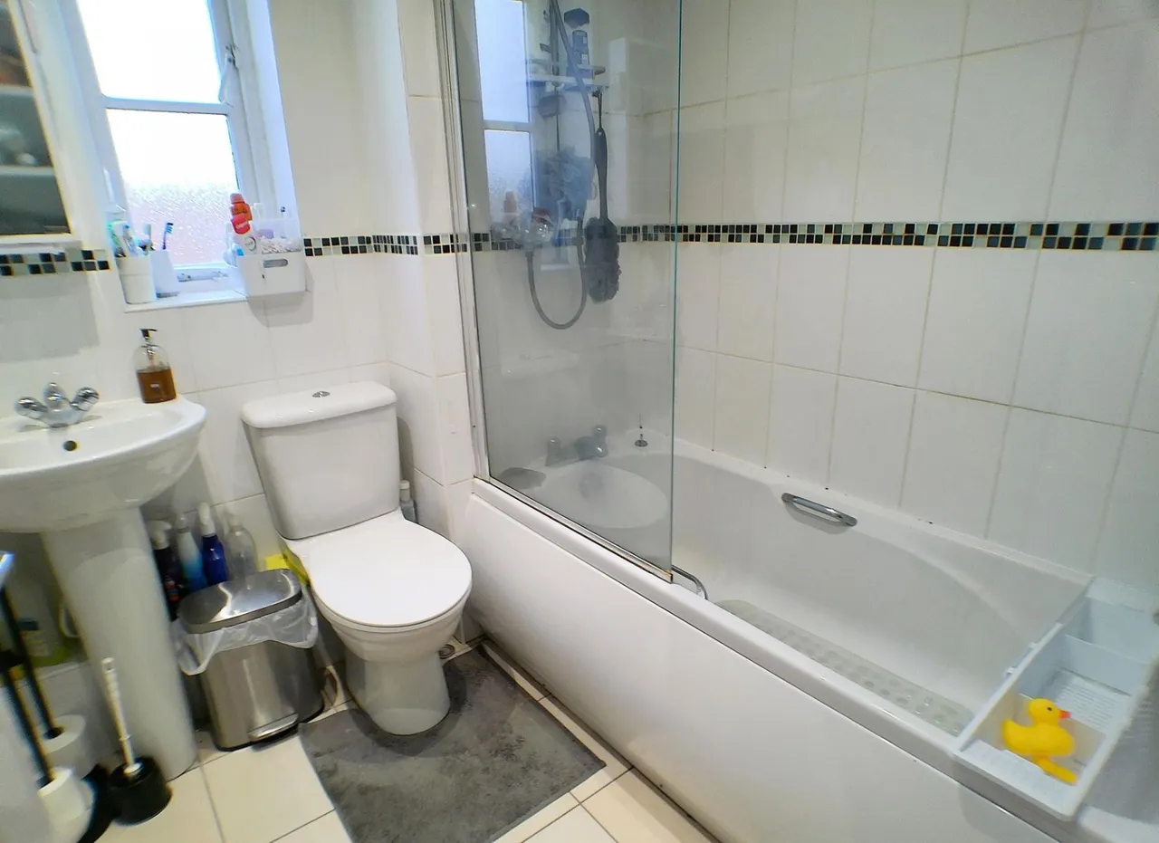Long Acre, Bingham, NG13, photo 8
