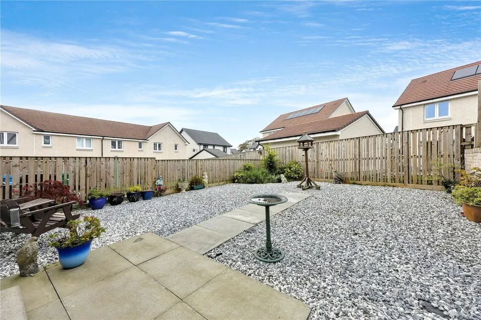 Laid Crescent, Glenrothes, KY7, photo 2