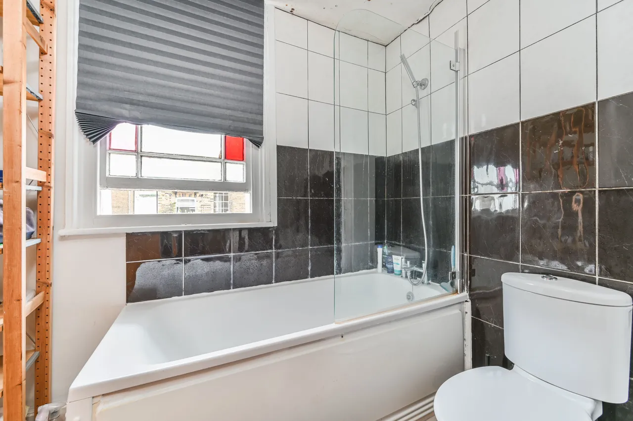 21b Louvaine Road, London, photo 5