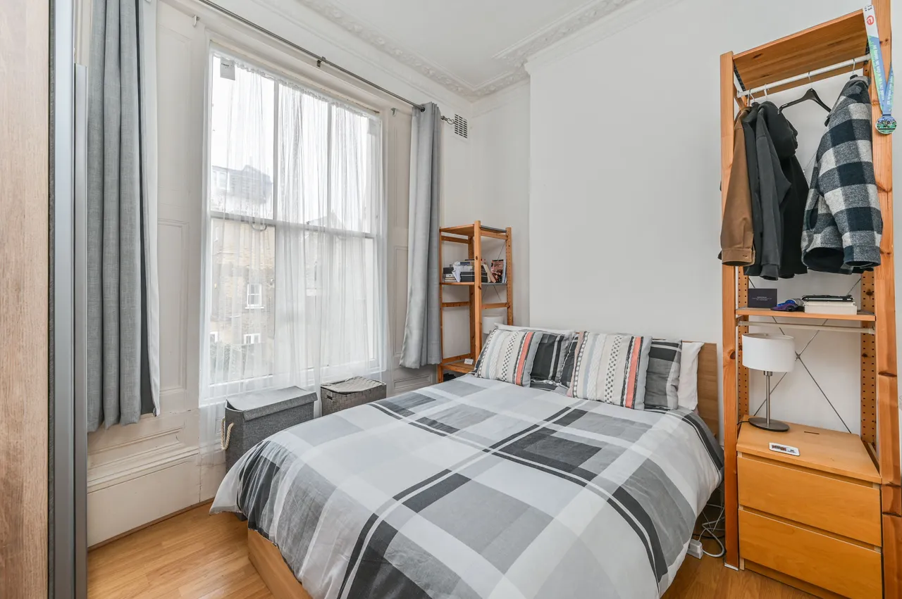 21b Louvaine Road, London, photo 4