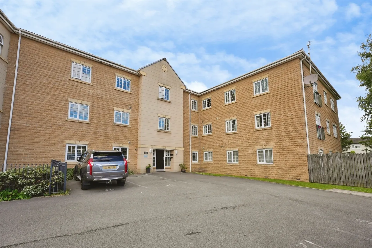 2 bed flat for sale — Oakwood Gardens, Halifax