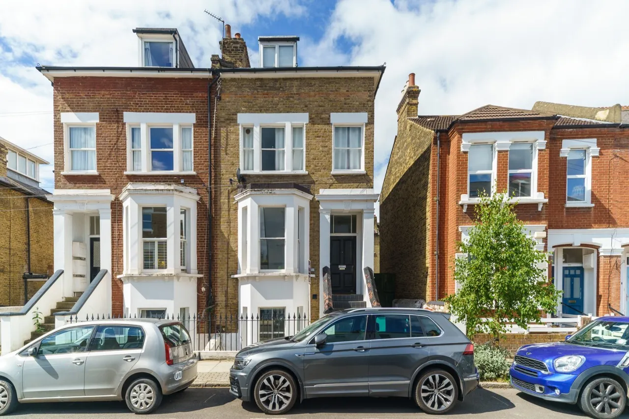 2 bed flat for sale, Haldon Road, Wandsworth, SW18
