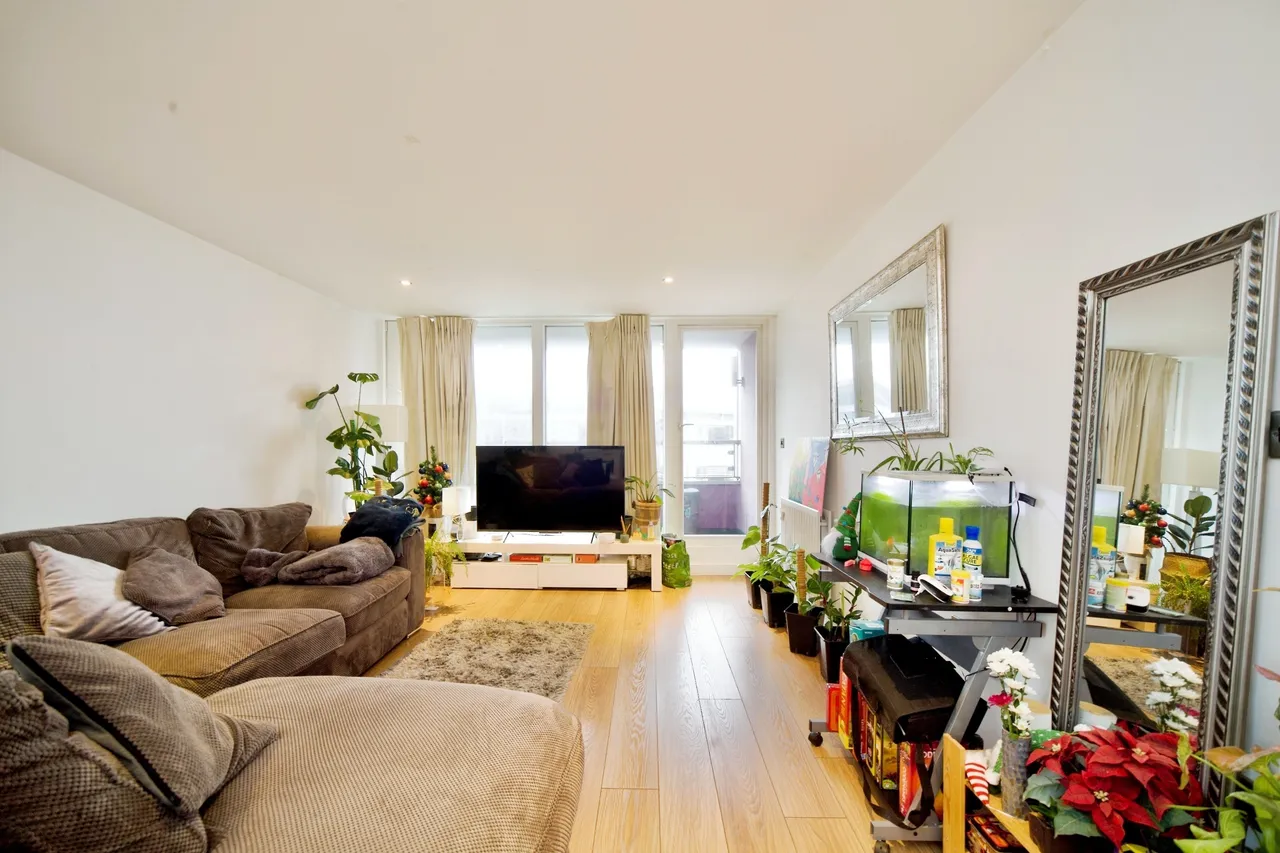 2 bed flat for sale — Rainhill Way, London, E3