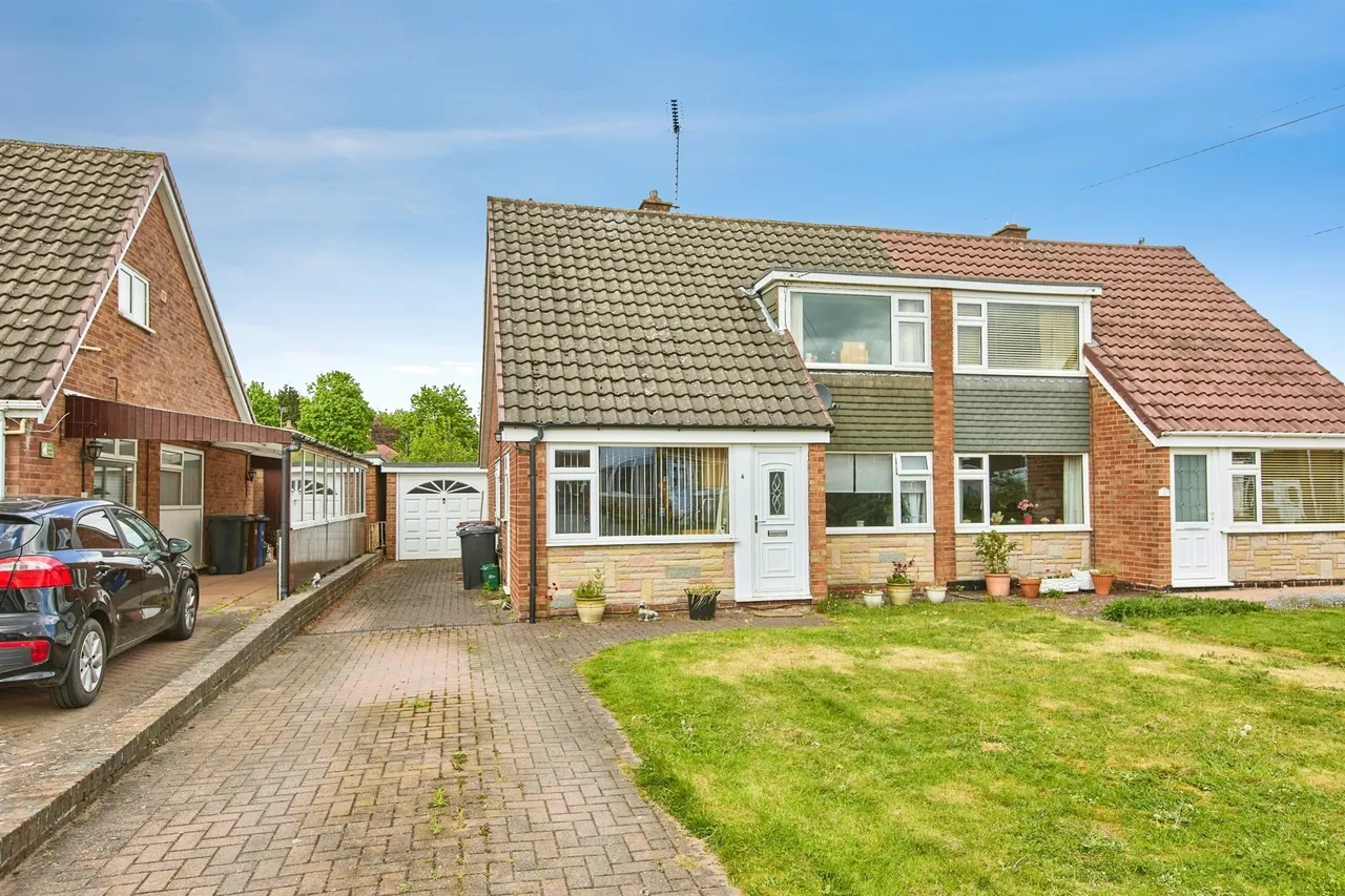 3 bed house for sale, Henhurst Ridge, Burton-On-Trent, DE13