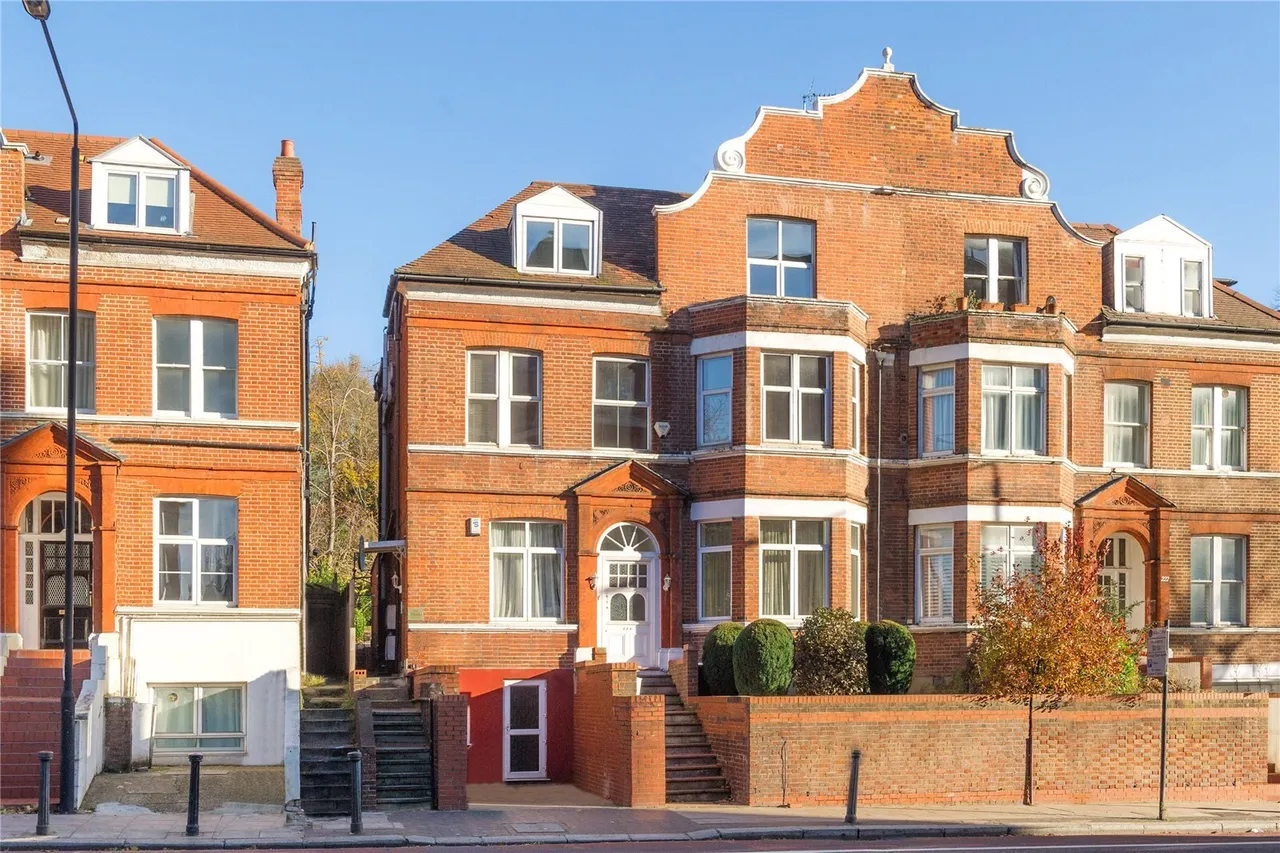Finchley Road, Hampstead, NW3, photo 12