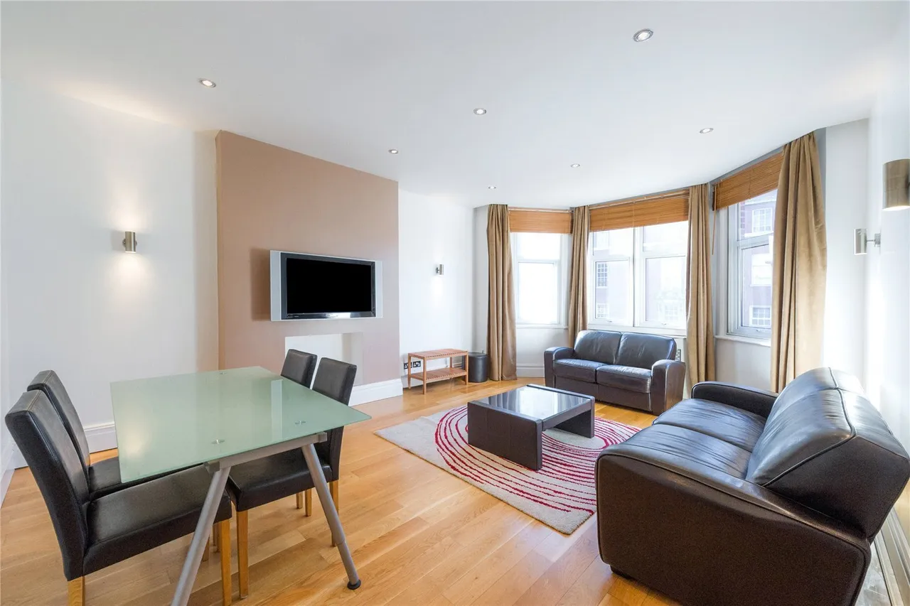 Finchley Road, Hampstead, NW3, photo 2