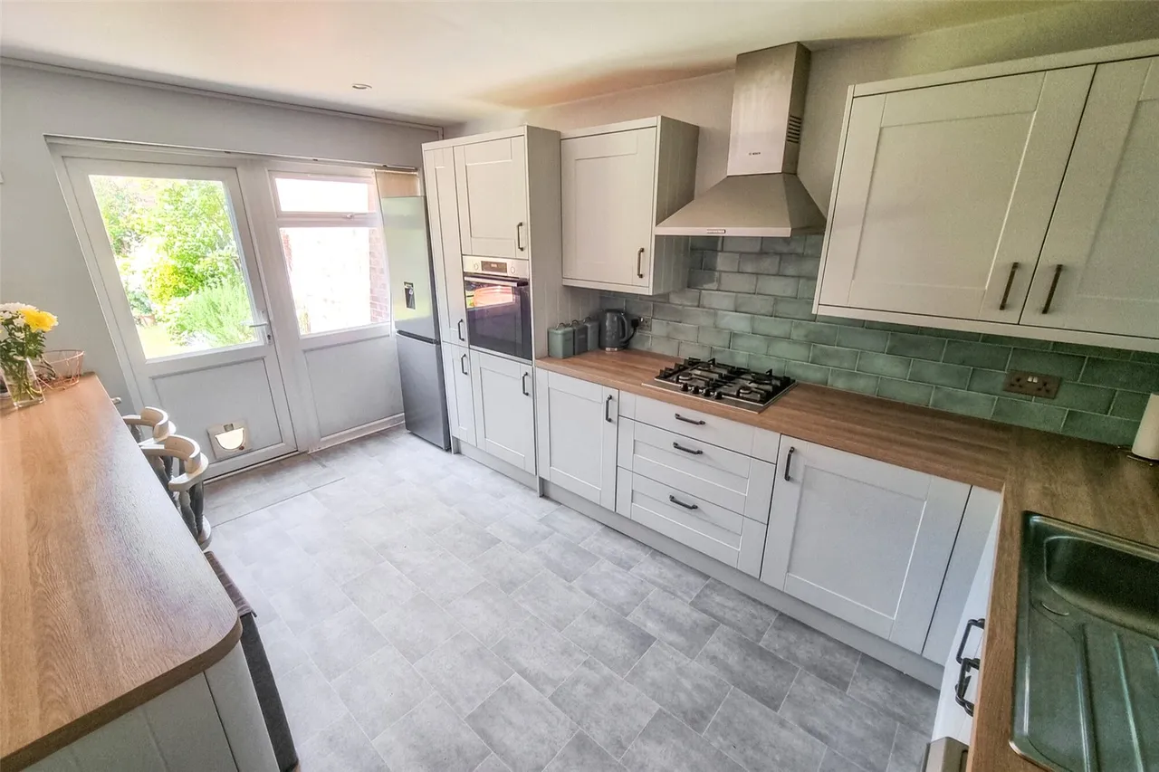 Cypress Grove, Ash Vale, Guildford, Surrey, GU12 5QW, photo 2