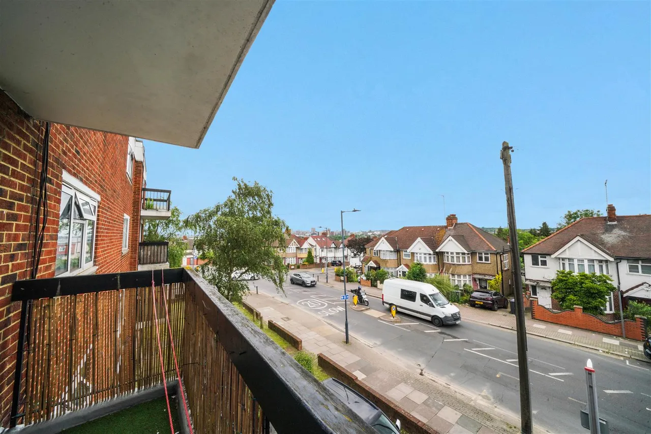 Tanfield Avenue, Neasden, NW2, photo 9