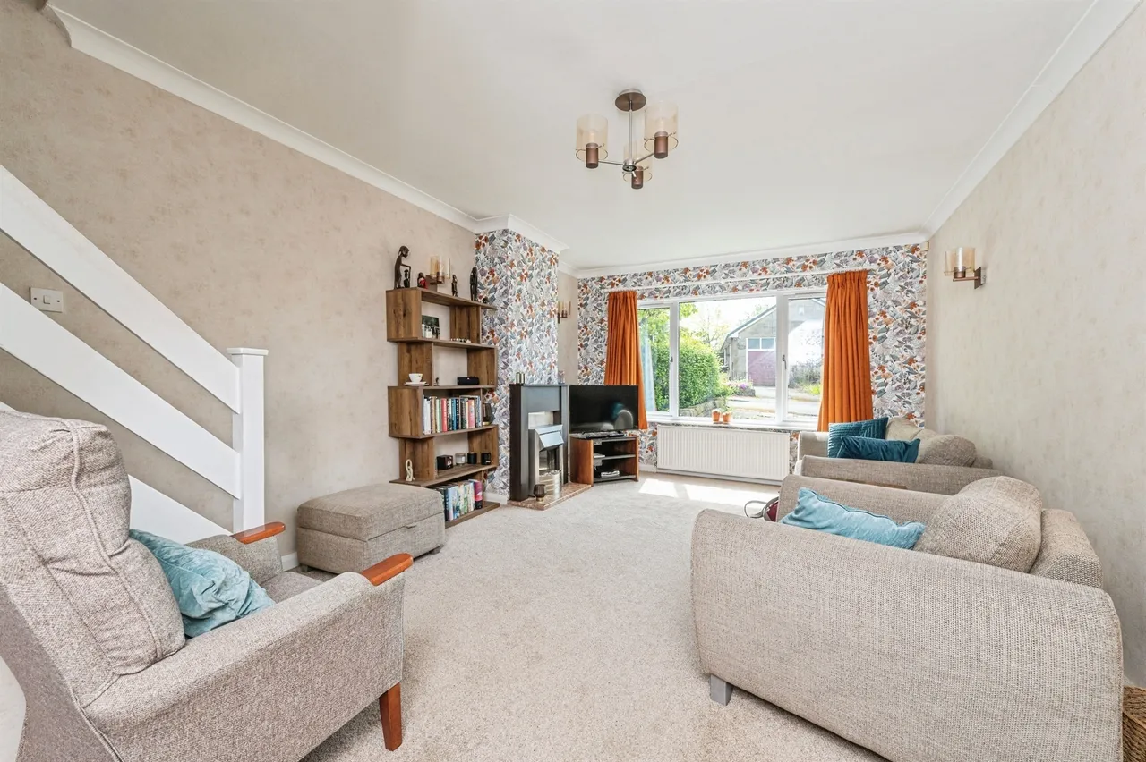 Moorland Close, Linthwaite, Huddersfield, photo 3