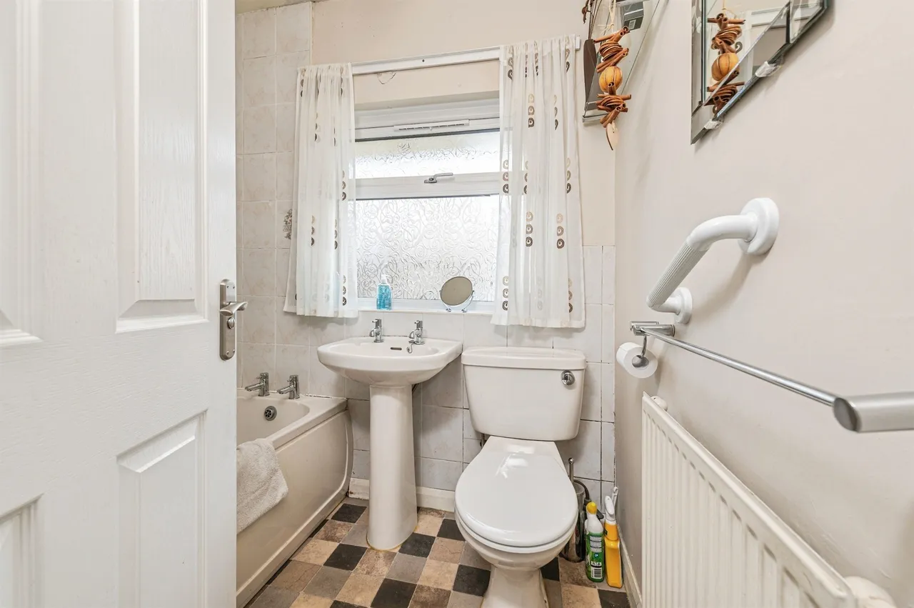 Moorland Close, Linthwaite, Huddersfield, photo 10