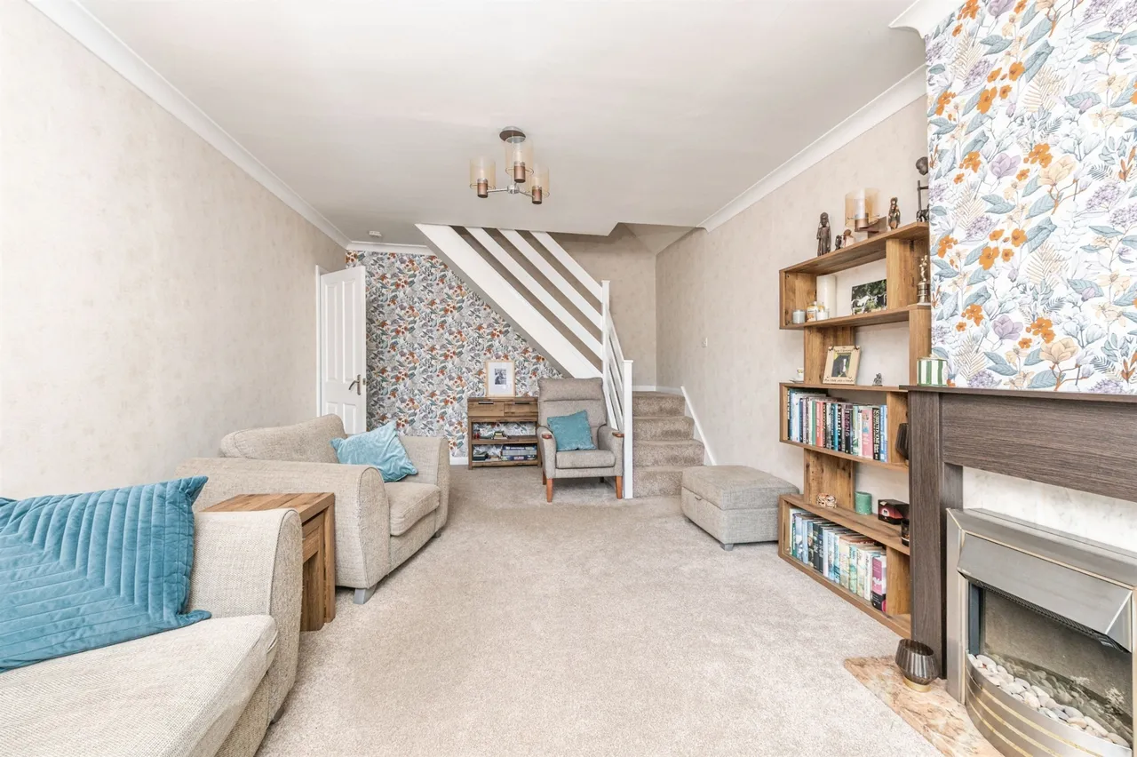 Moorland Close, Linthwaite, Huddersfield, photo 6