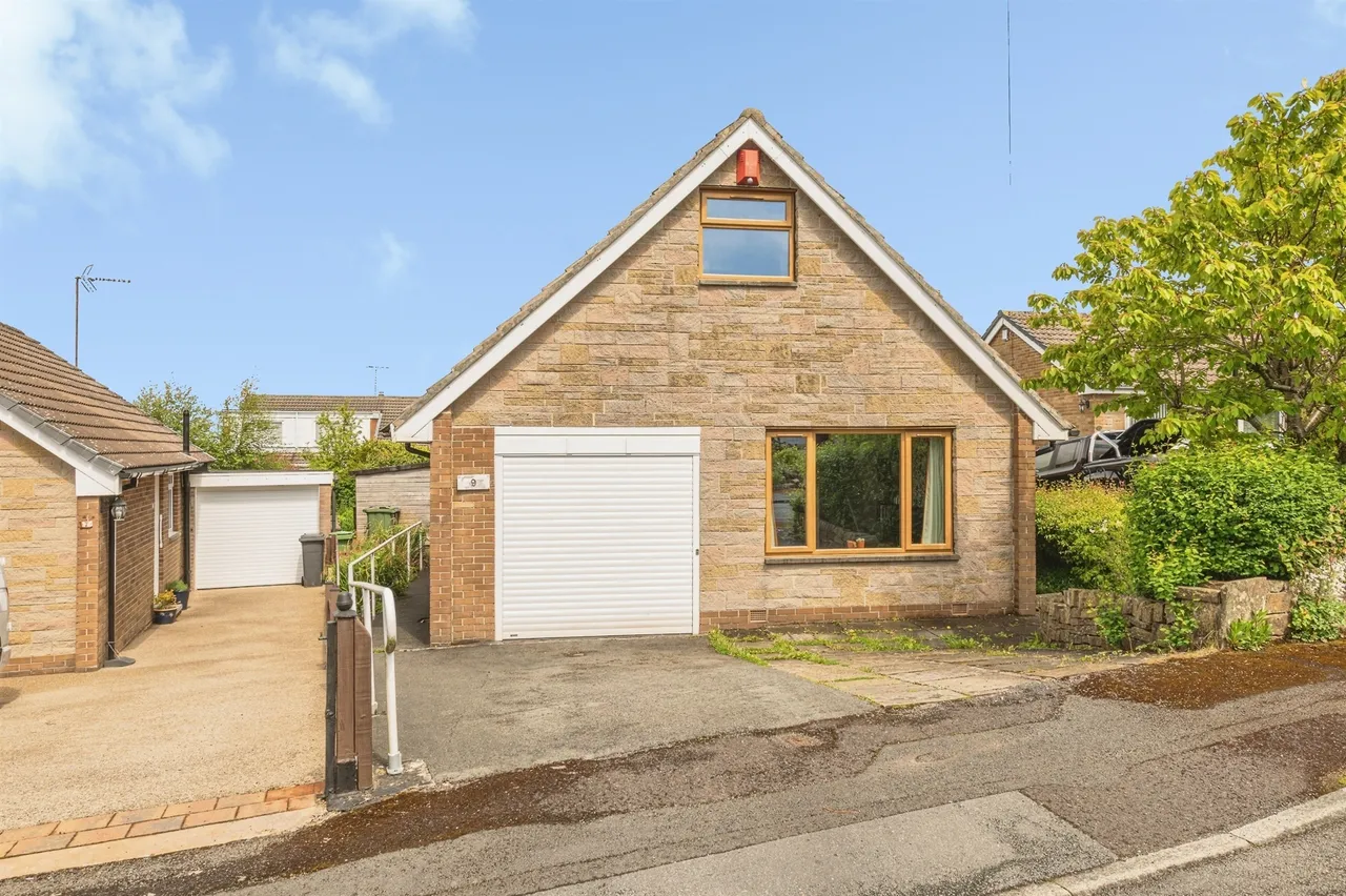 3 bed house for sale — Moorland Close, Linthwaite, Huddersfield