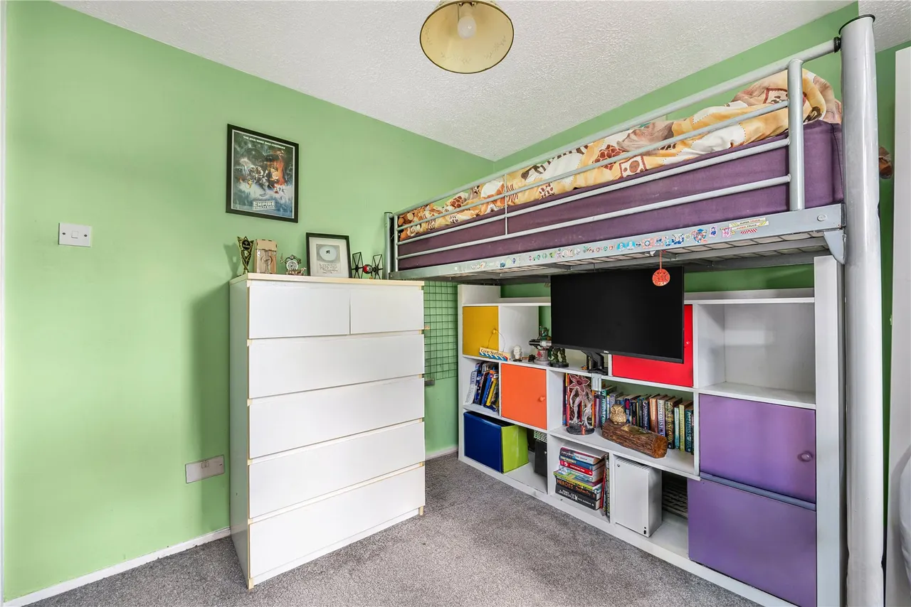 Connaught Crescent, Brookwood, GU24, photo 11
