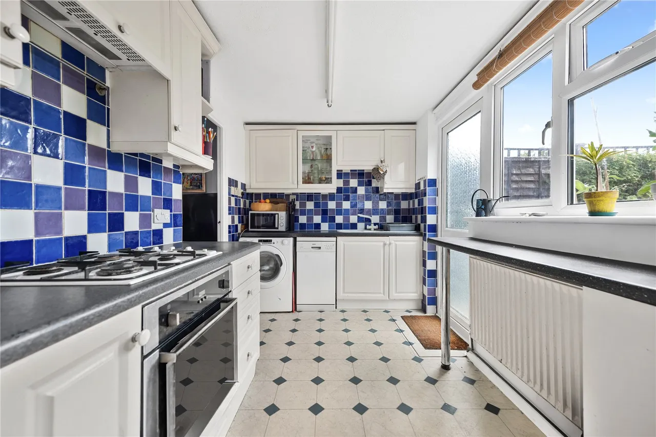 Connaught Crescent, Brookwood, GU24, photo 6