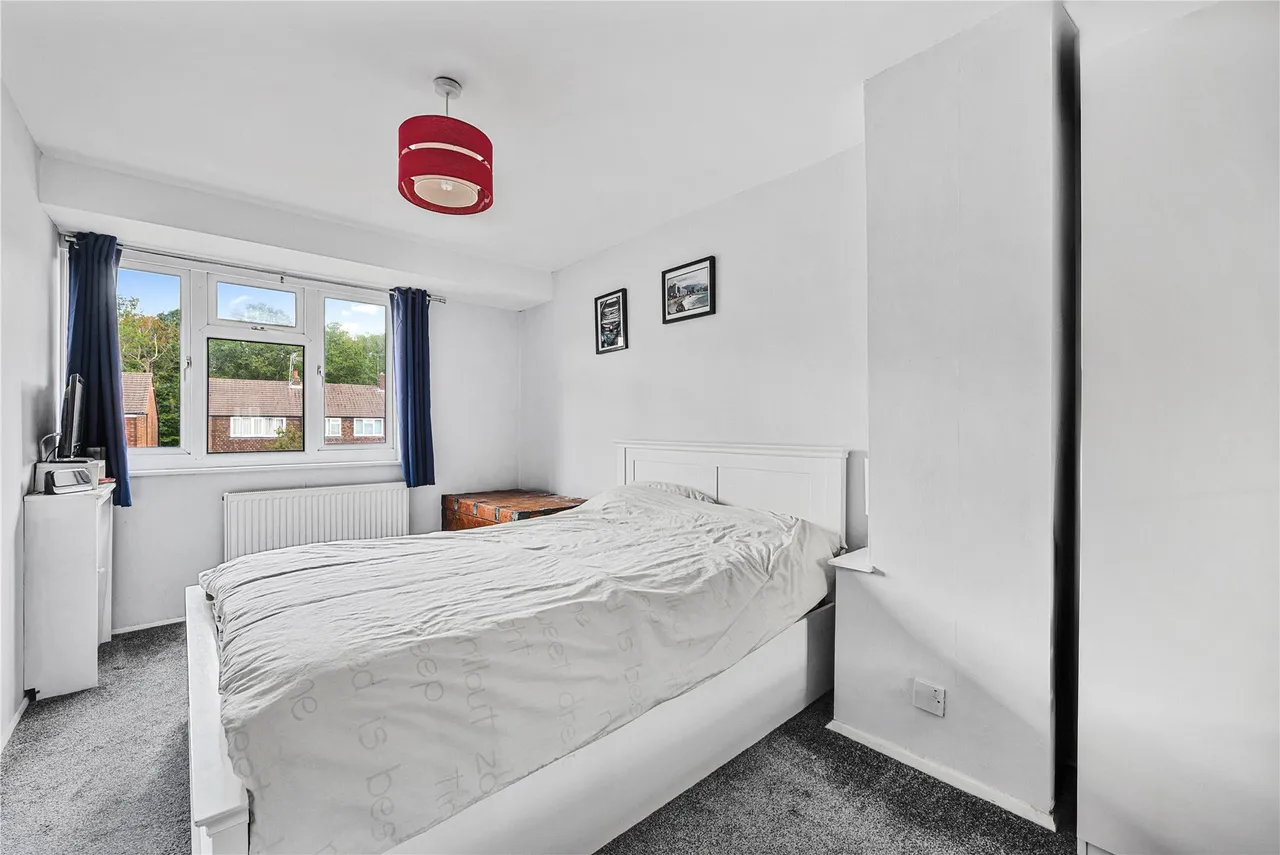 Connaught Crescent, Brookwood, GU24, photo 13
