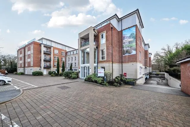 2 bed flat for sale, Station Parade, Virginia Water, GU25