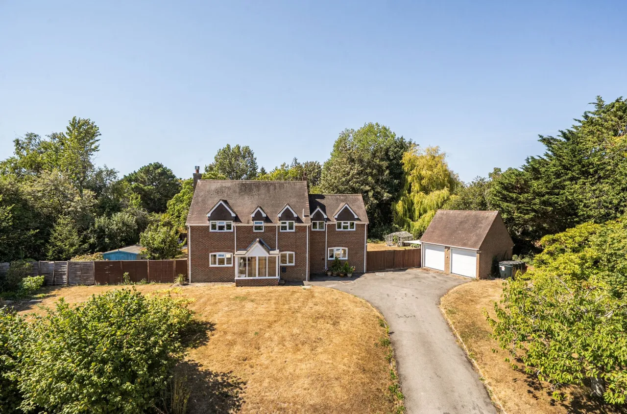 4 bed property for sale, Chalder Lane, Sidlesham, PO20