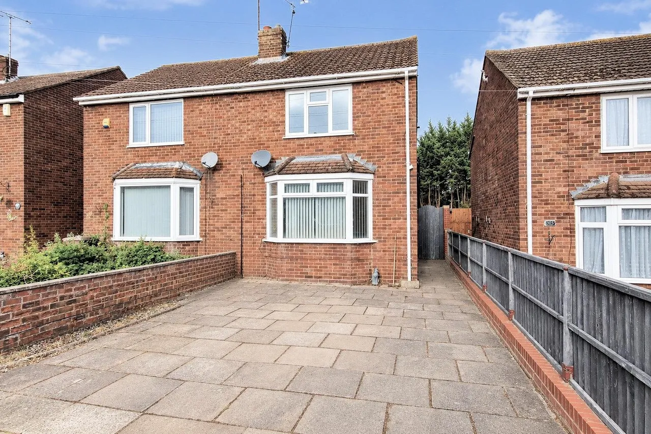 2 bed house for sale, Runfold Avenue, Icknield Catchment, LU3