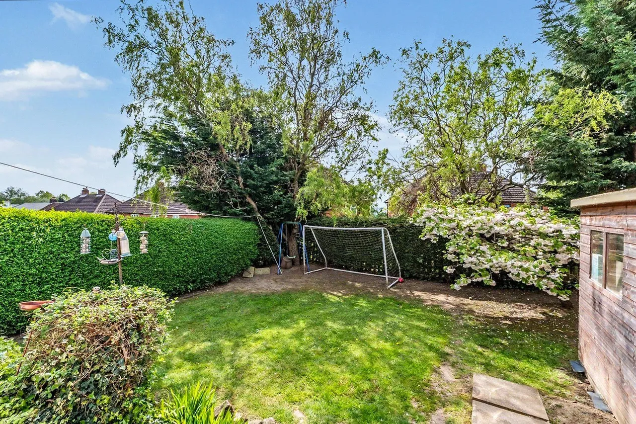 King Edward Crescent, Horsforth, LS18, photo 5