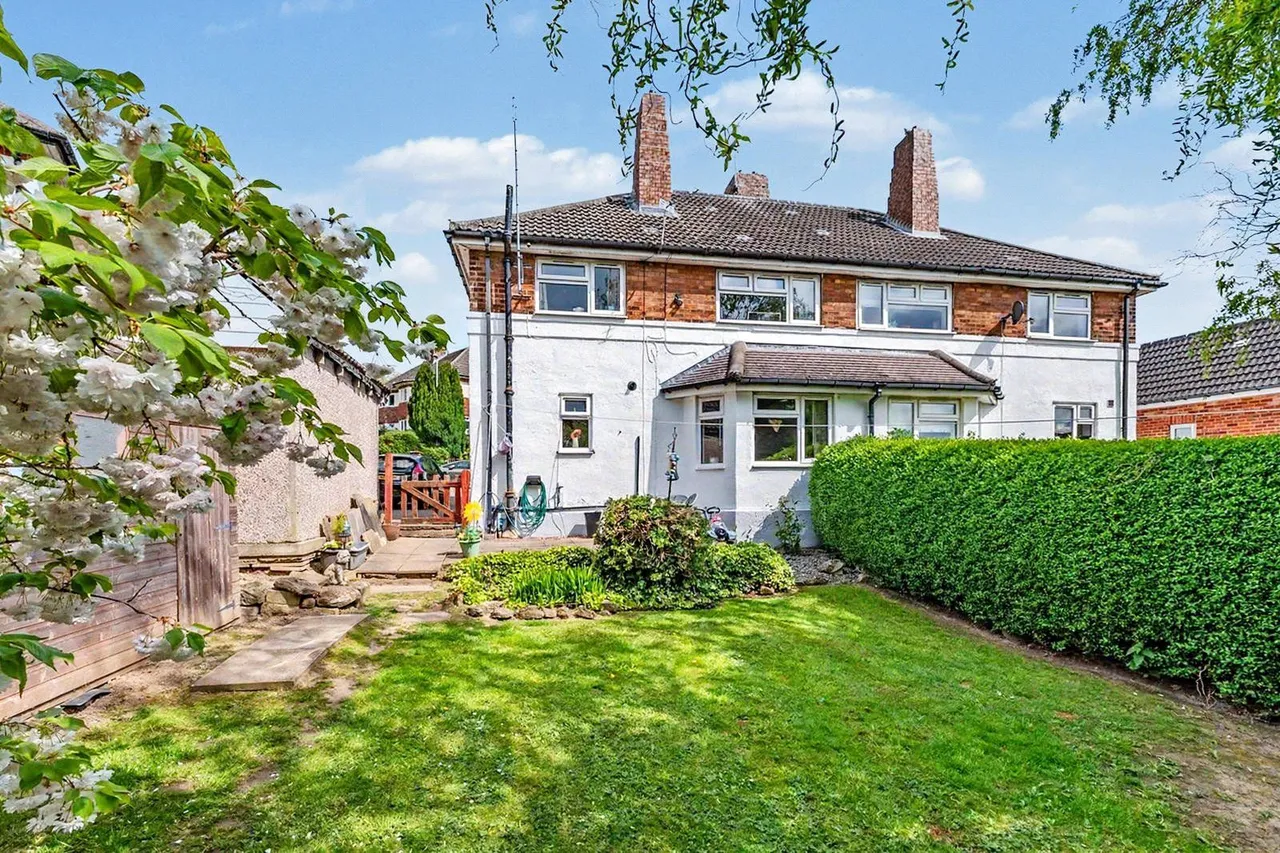 King Edward Crescent, Horsforth, LS18, photo 2