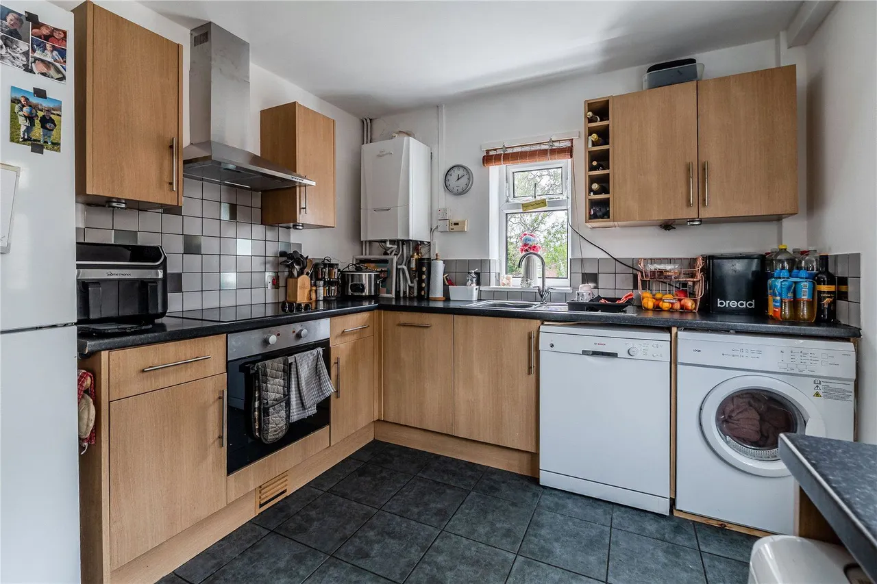 King Edward Crescent, Horsforth, LS18, photo 9