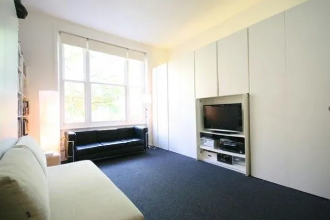 18c Mornington Avenue, London, photo 2
