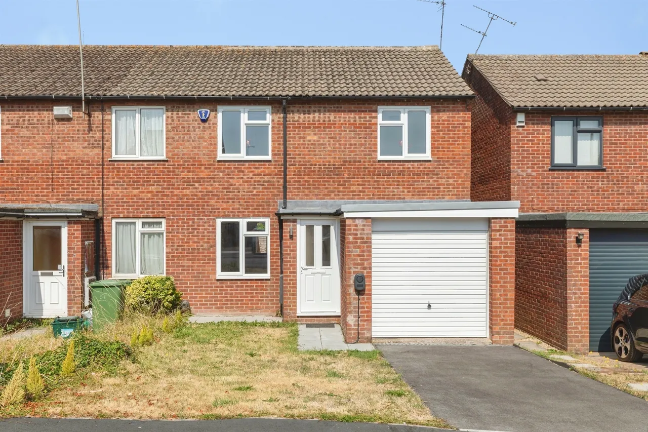 3 bed house for sale — Balmoral Close, Stoke Gifford, Bristol