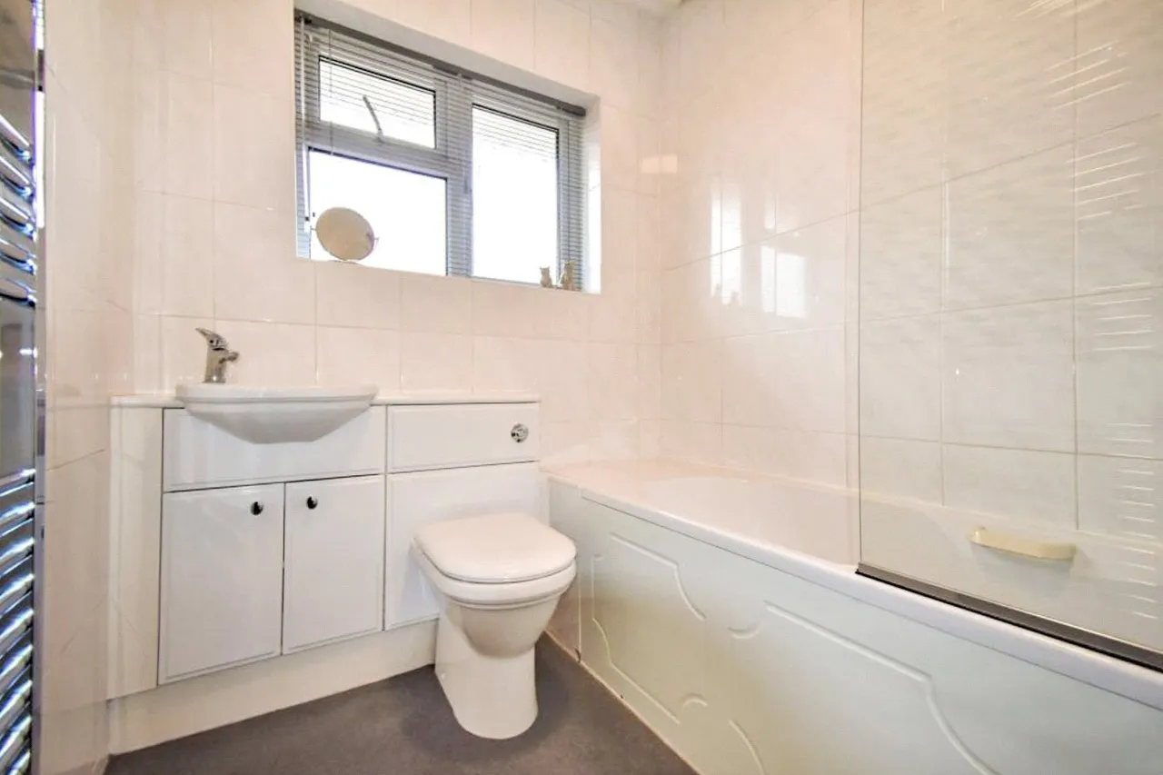 Highfield Gardens, Aldershot, Hampshire, GU11 3DB, photo 9