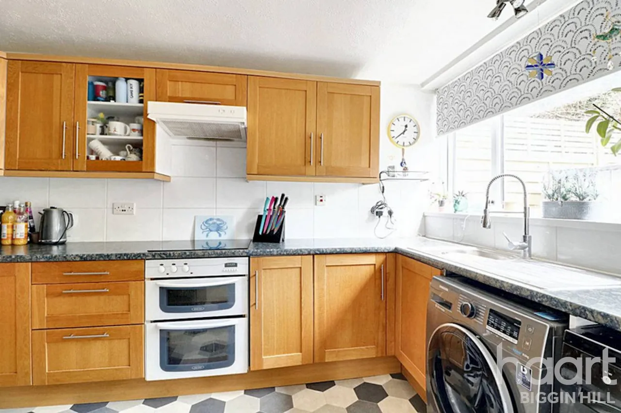 Sunningvale Avenue, Biggin Hill, TN16, photo 5