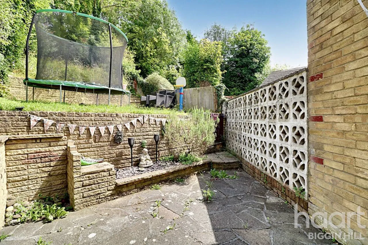 Sunningvale Avenue, Biggin Hill, TN16, photo 17