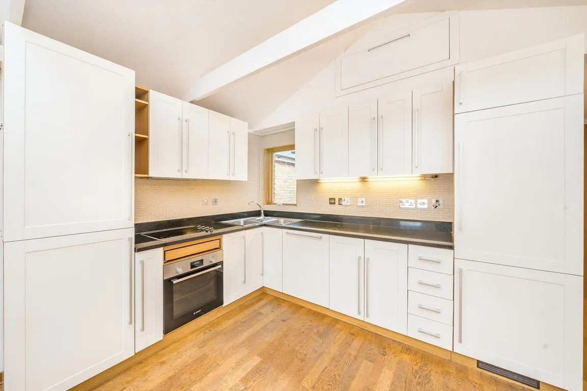Plough Lane, Teddington, TW11, photo 4