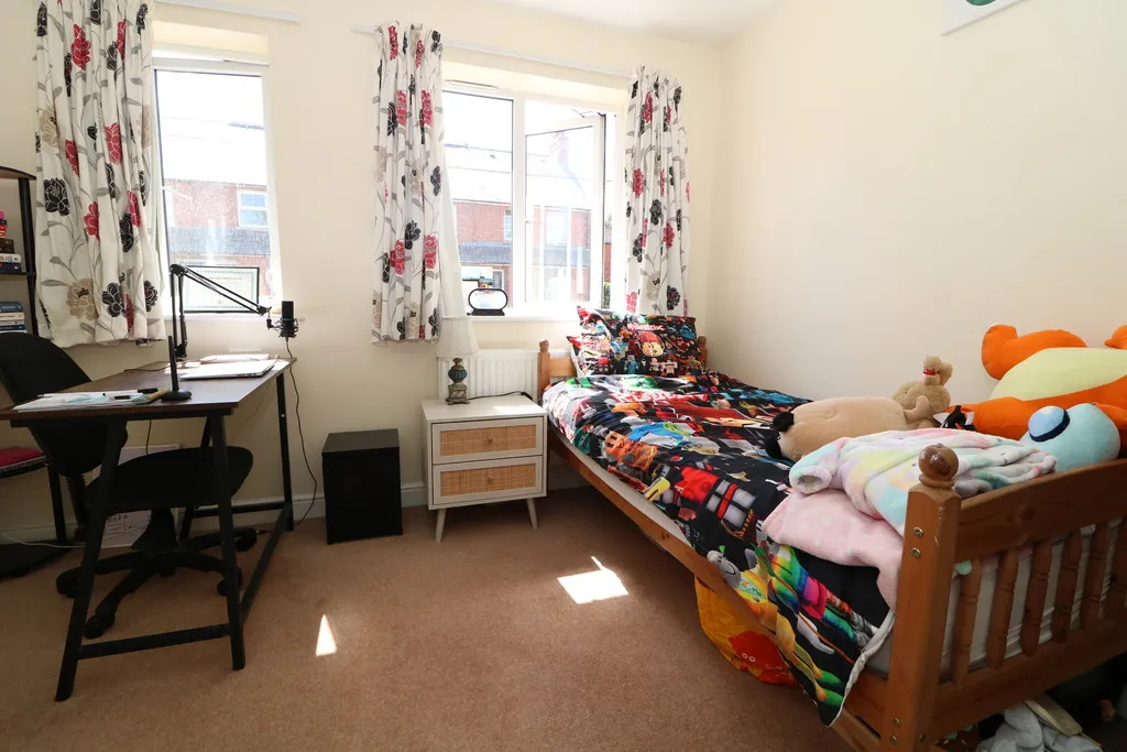 Holmesdale Road, North Holmwood, RH5, photo 5