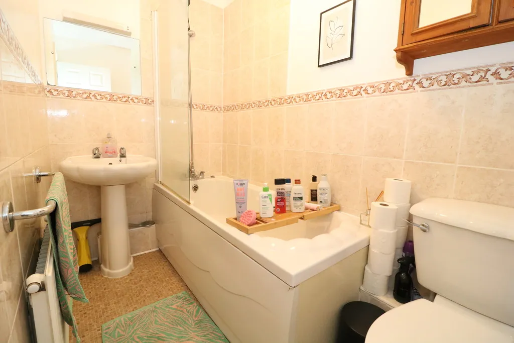 Holmesdale Road, North Holmwood, RH5, photo 6