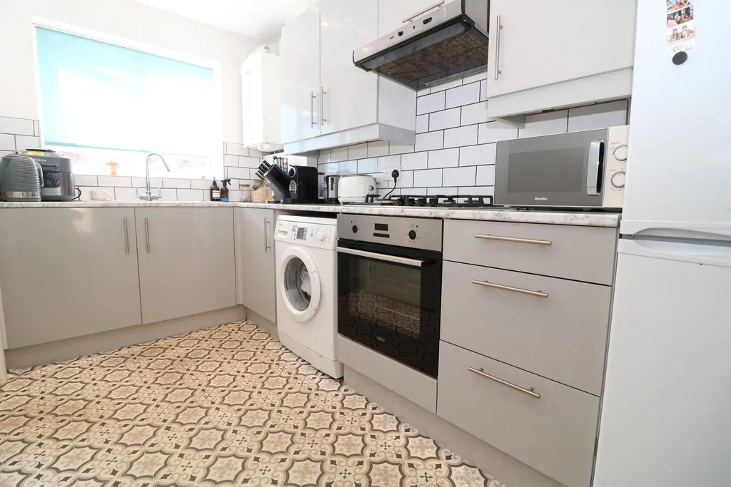 Holmesdale Road, North Holmwood, RH5, photo 2