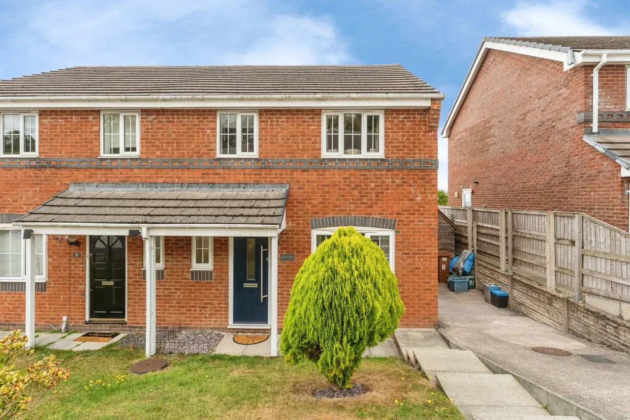 Minffordd Fields, Gwernymynydd, CH7, photo 13