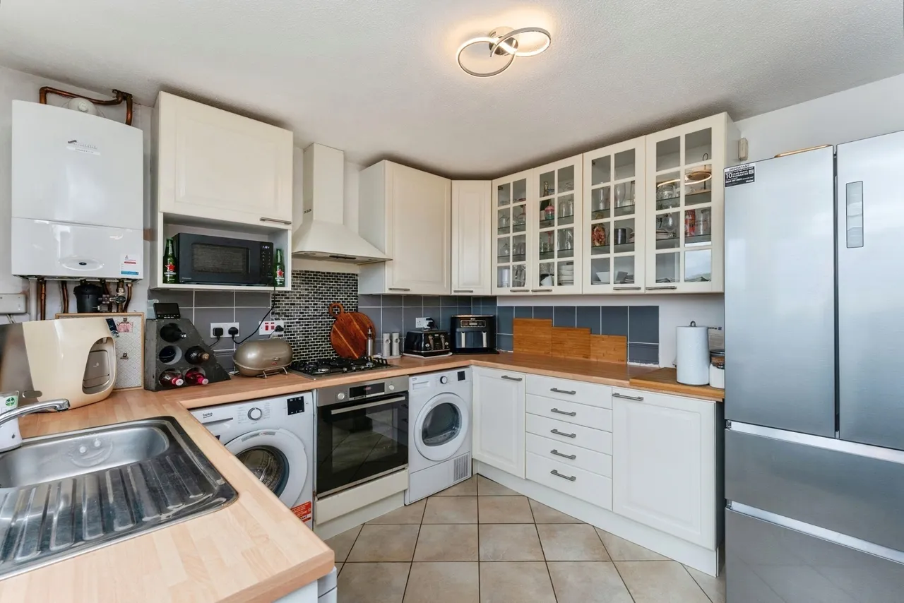 Minffordd Fields, Gwernymynydd, CH7, photo 10