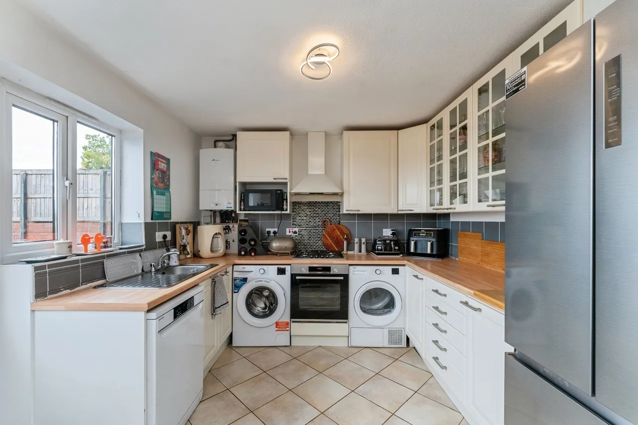Minffordd Fields, Gwernymynydd, CH7, photo 9