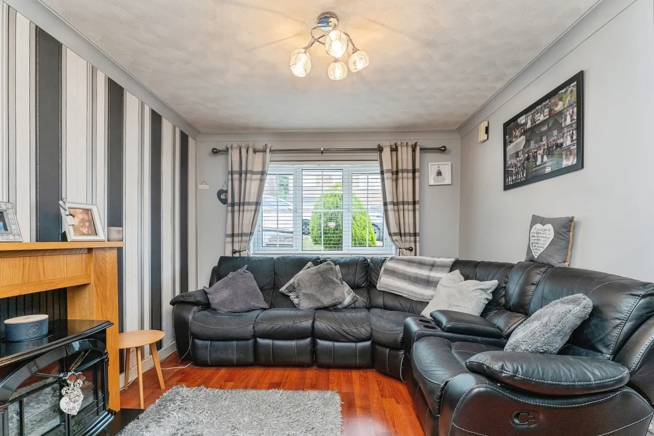 Minffordd Fields, Gwernymynydd, CH7, photo 5