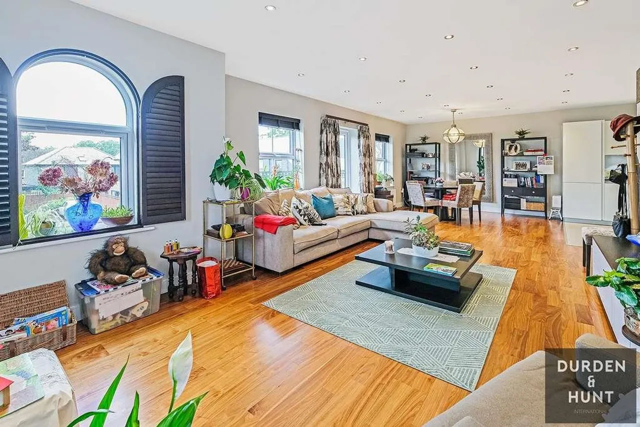 Queens Road, Buckhurst Hill, IG9, photo 3