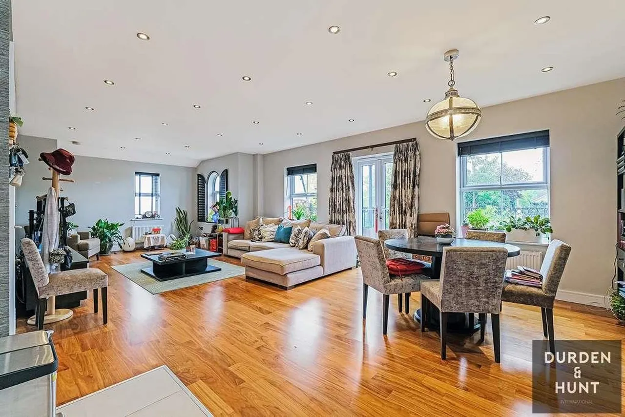 Queens Road, Buckhurst Hill, IG9, photo 5