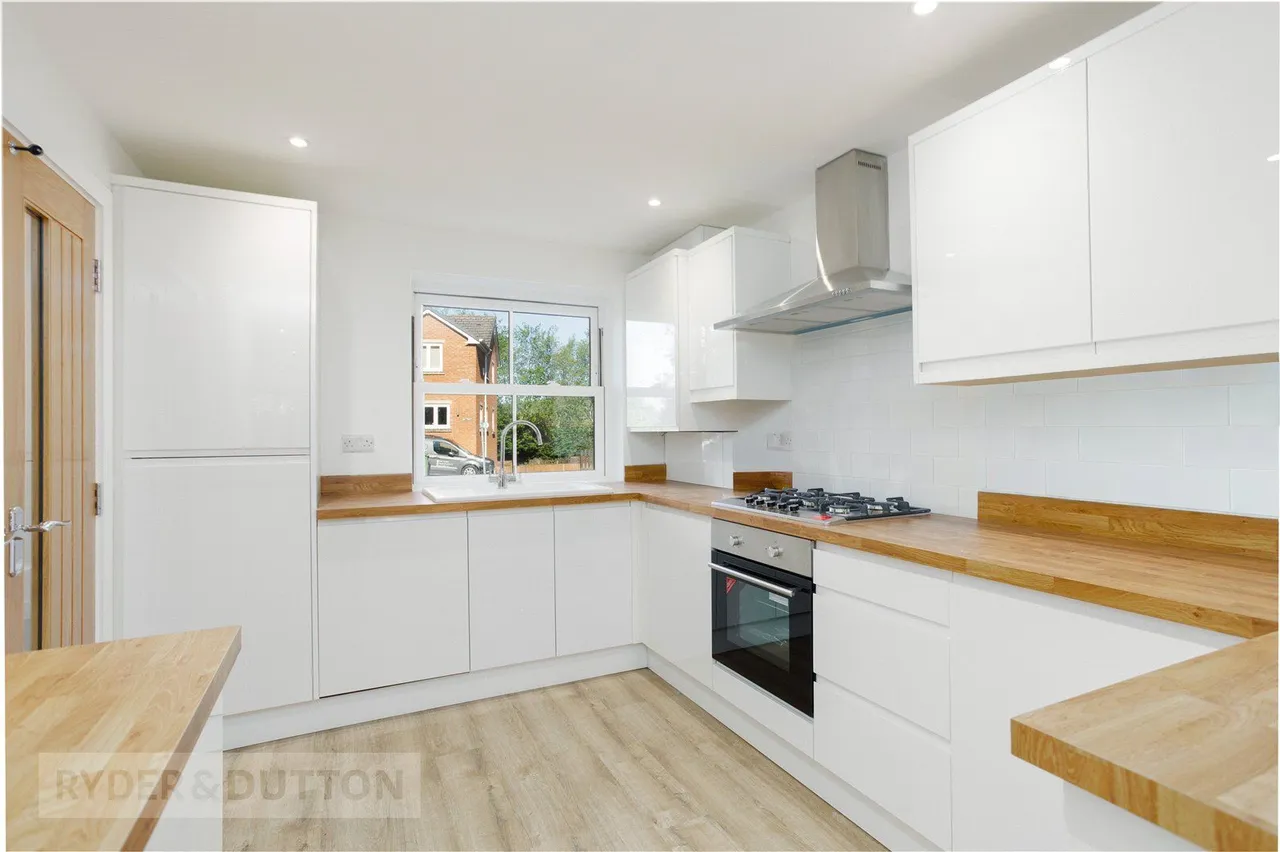 3 bed house for sale, Huddersfield Road, Millbrook, SK15